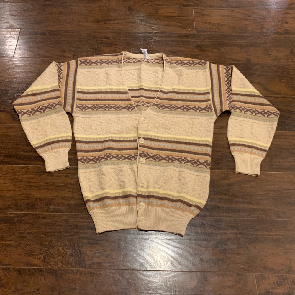 Montagut Paris cardigan Sweater Size 5 small hole.